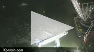 Timelapse Video: US Airways Airbus 320 Being Raised from the Depths of the Hudson River